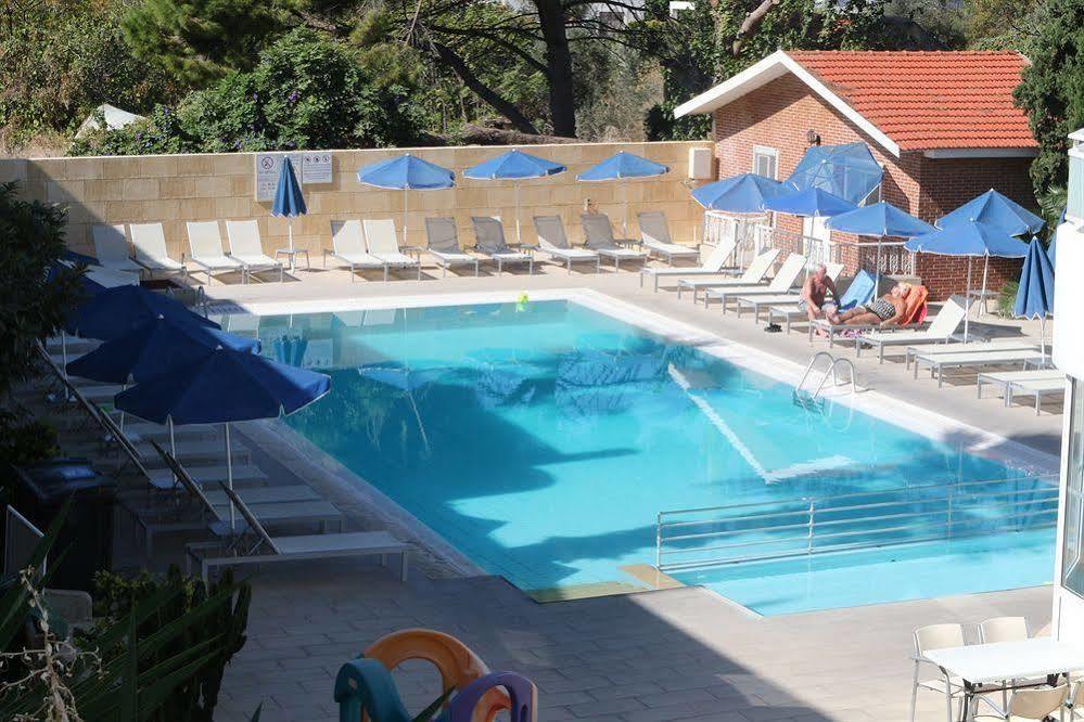 Paleos Aparthotel 3*